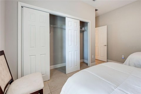House in Sarasota, Florida 3 bedrooms, 175.03 sq.m. № 2219054 - photo 17