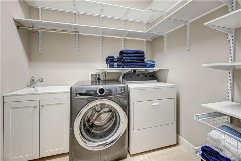 House in Sarasota, Florida 3 bedrooms, 175.03 sq.m. № 2219054 - photo 26