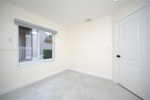 House in Doral, Florida 3 bedrooms, 156.63 sq.m. № 1955609 - photo 14