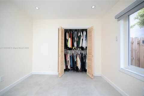 House in Doral, Florida 3 bedrooms, 156.63 sq.m. № 1955609 - photo 16