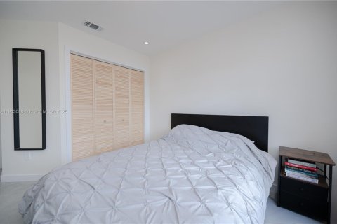 House in Doral, Florida 3 bedrooms, 156.63 sq.m. № 1955609 - photo 19