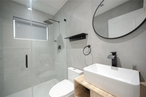 House in Doral, Florida 3 bedrooms, 156.63 sq.m. № 1955609 - photo 17