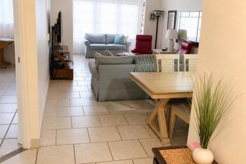 Condo in Lauderdale Lakes, Florida, 1 bedroom  № 2183426 - photo 4