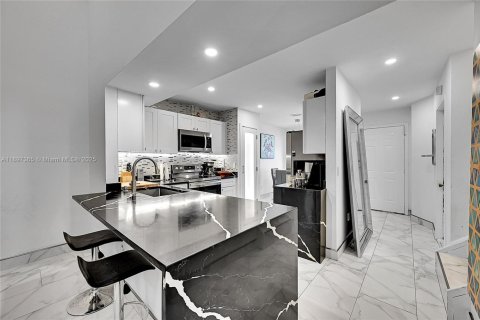 Townhouse in Boca Raton, Florida 2 bedrooms, 103.03 sq.m. № 1950705 - photo 4