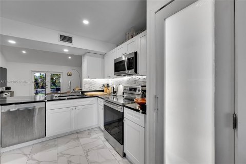 Townhouse in Boca Raton, Florida 2 bedrooms, 103.03 sq.m. № 1950705 - photo 7