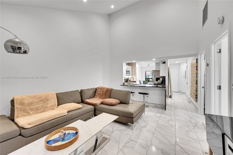 Townhouse in Boca Raton, Florida 2 bedrooms, 103.03 sq.m. № 1950705 - photo 9