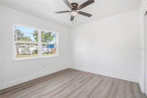 House in Saint Petersburg, Florida 3 bedrooms, 106.74 sq.m. № 2201727 - photo 23