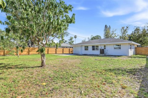 House in Saint Petersburg, Florida 3 bedrooms, 106.74 sq.m. № 2201727 - photo 29