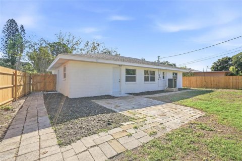 House in Saint Petersburg, Florida 3 bedrooms, 106.74 sq.m. № 2201727 - photo 27