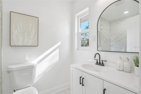 House in Saint Petersburg, Florida 3 bedrooms, 106.74 sq.m. № 2201727 - photo 18