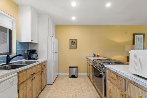 Condo in Sebring, Florida, 2 bedrooms  № 1759500 - photo 6