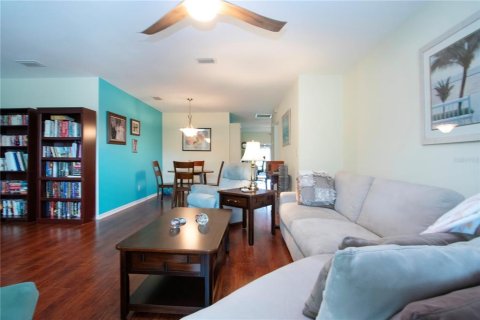 House in Sun City Center, Florida 2 bedrooms, 140.84 sq.m. № 1513471 - photo 6