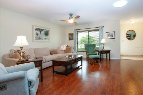 House in Sun City Center, Florida 2 bedrooms, 140.84 sq.m. № 1513471 - photo 2