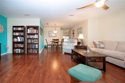 House in Sun City Center, Florida 2 bedrooms, 140.84 sq.m. № 1513471 - photo 7