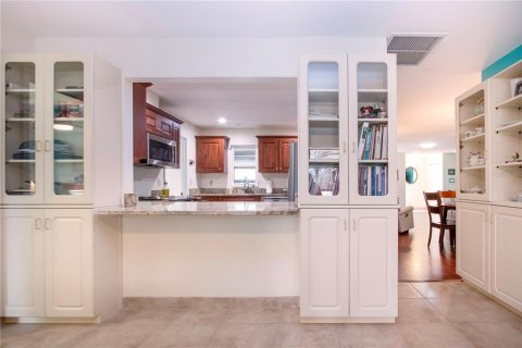 House in Sun City Center, Florida 2 bedrooms, 140.84 sq.m. № 1513471 - photo 14