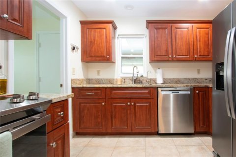 House in Sun City Center, Florida 2 bedrooms, 140.84 sq.m. № 1513471 - photo 10