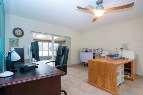 House in Sun City Center, Florida 2 bedrooms, 140.84 sq.m. № 1513471 - photo 15