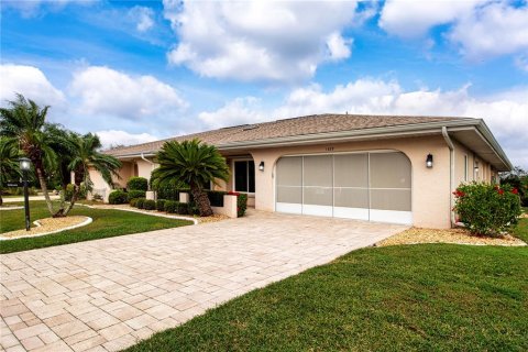 House in Sun City Center, Florida 2 bedrooms, 140.84 sq.m. № 1513471 - photo 1