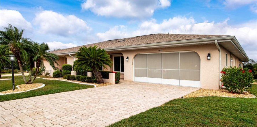 House in Sun City Center, Florida 2 bedrooms, 140.84 sq.m. № 1513471