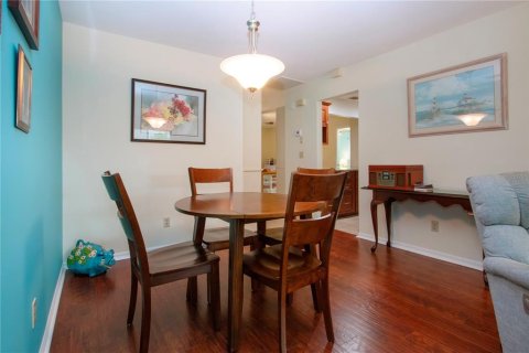 House in Sun City Center, Florida 2 bedrooms, 140.84 sq.m. № 1513471 - photo 8