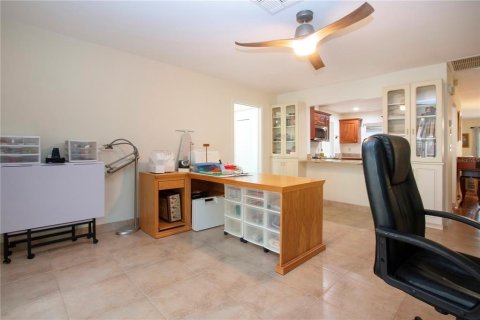 House in Sun City Center, Florida 2 bedrooms, 140.84 sq.m. № 1513471 - photo 18