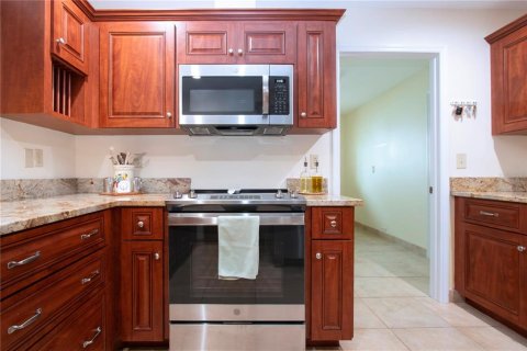 House in Sun City Center, Florida 2 bedrooms, 140.84 sq.m. № 1513471 - photo 11