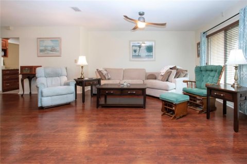 House in Sun City Center, Florida 2 bedrooms, 140.84 sq.m. № 1513471 - photo 5