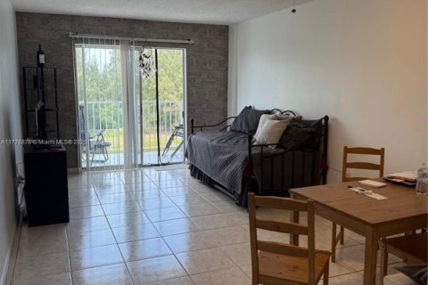 Condo in North Miami Beach, Florida, 1 bedroom  № 1714305 - photo 3
