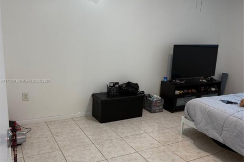 Condo in North Miami Beach, Florida, 1 bedroom  № 1714305 - photo 7