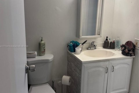 Condo in North Miami Beach, Florida, 1 bedroom  № 1714305 - photo 10