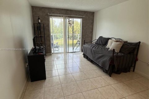 Condo in North Miami Beach, Florida, 1 bedroom  № 1714305 - photo 16