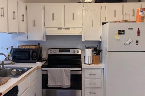 Condo in North Miami Beach, Florida, 1 bedroom  № 1714305 - photo 5