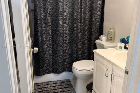 Condo in North Miami Beach, Florida, 1 bedroom  № 1714305 - photo 9