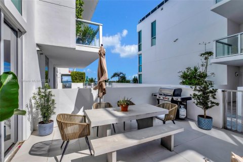 Condo in Miami, Florida, 2 bedrooms  № 1860136 - photo 22