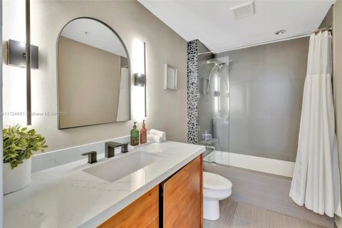 Condo in Miami, Florida, 2 bedrooms  № 1860136 - photo 9