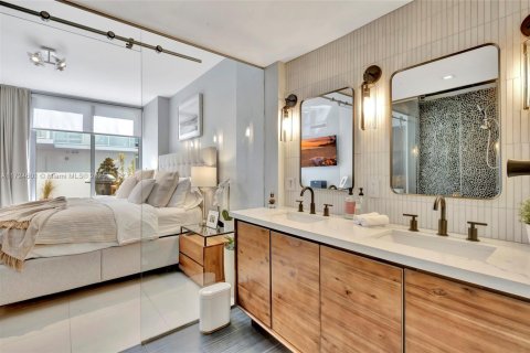 Condo in Miami, Florida, 2 bedrooms  № 1860136 - photo 8