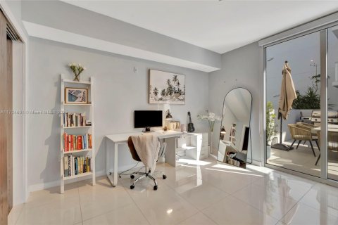 Condo in Miami, Florida, 2 bedrooms  № 1860136 - photo 13