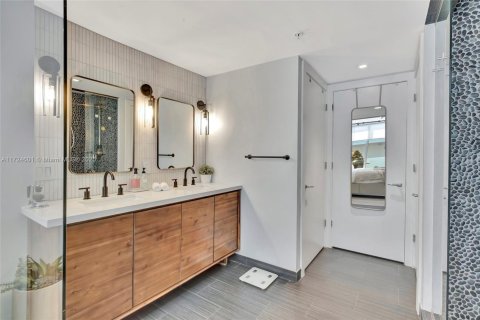 Condo in Miami, Florida, 2 bedrooms  № 1860136 - photo 7