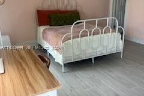 Adosado en alquiler en North Miami, Florida, 1 dormitorio, 152.36 m2 № 1992226 - foto 3