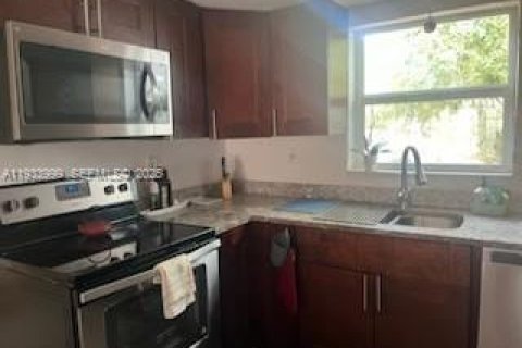 Adosado en alquiler en North Miami, Florida, 1 dormitorio, 152.36 m2 № 1992226 - foto 9