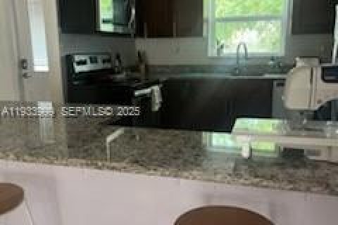 Adosado en alquiler en North Miami, Florida, 1 dormitorio, 152.36 m2 № 1992226 - foto 8