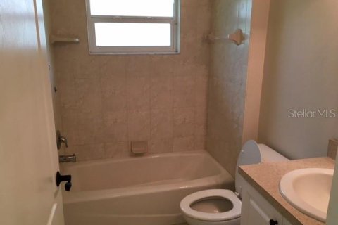 House in Venice, Florida 3 bedrooms, 137.22 sq.m. № 1910070 - photo 16