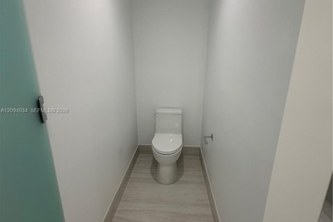 Condo in Miami, Florida, 2 bedrooms  № 2383183 - photo 12