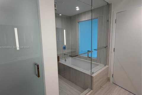 Condo in Miami, Florida, 2 bedrooms  № 2383183 - photo 11