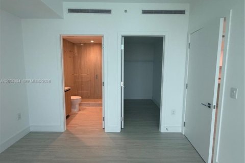 Condo in Miami, Florida, 2 bedrooms  № 2383183 - photo 15