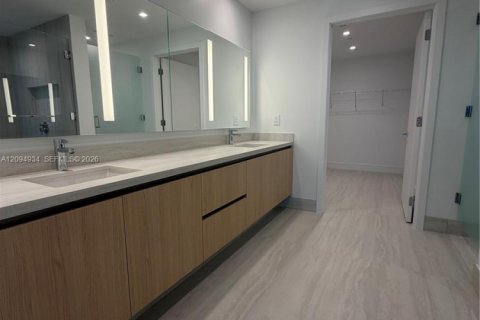 Condo in Miami, Florida, 2 bedrooms  № 2383183 - photo 10