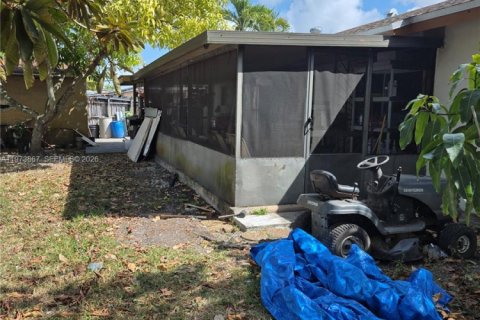 House in Miami, Florida 4 bedrooms, 156.17 sq.m. № 2033404 - photo 6