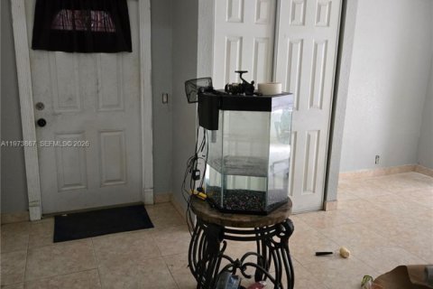 House in Miami, Florida 4 bedrooms, 156.17 sq.m. № 2033404 - photo 17