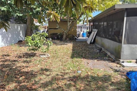 House in Miami, Florida 4 bedrooms, 156.17 sq.m. № 2033404 - photo 14
