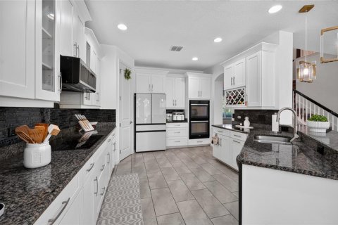 House in Winter Garden, Florida 7 bedrooms, 437.01 sq.m. № 2225442 - photo 8